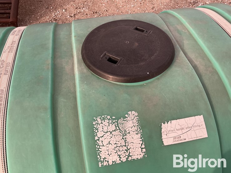 200-gallon-oval-tank-on-pallet-image-15