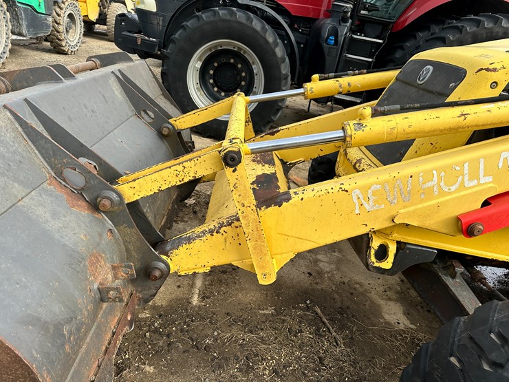 new-holland-lb75b-image-47