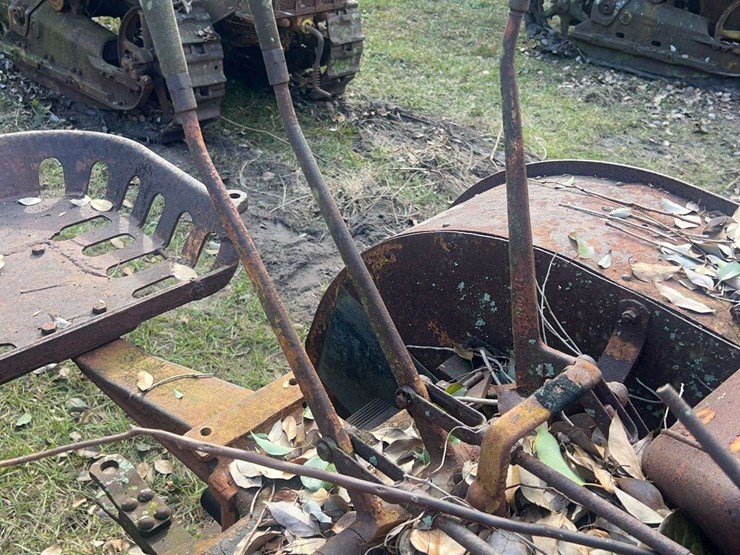 caterpillar-fifteen-crawler-image-23