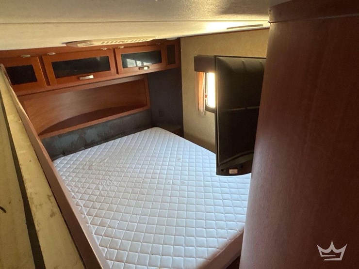 2014-crossroads-rv-elevation-t/a-5th-wheel-toy-hauler-travel-trailer-image-14