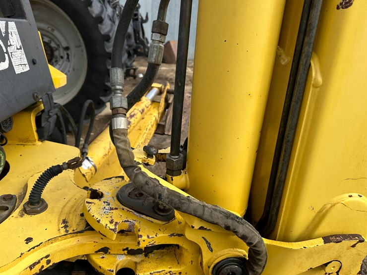 new-holland-lb75b-image-35