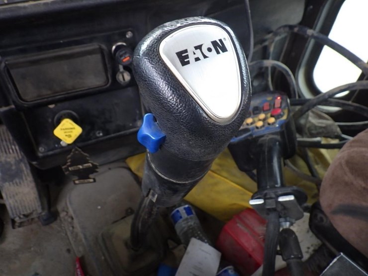 2001-peterbilt-357-image-52