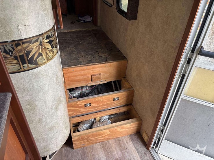 2012-keystone-alpine-3500re-39ft.-t/a-5th-wheel-travel-trailer-image-8