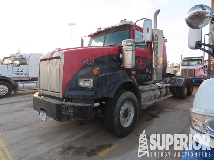 2015-western-star-4900-image-1