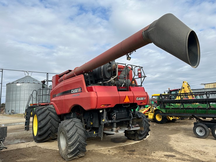 #38416-•-2016-case-axial-flow-8240-prwd-combine-yfg230343-image-4