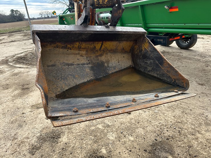 new-holland-lb75b-image-23