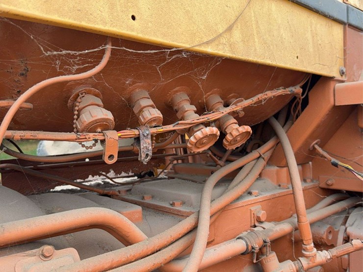 minneapolis-moline-g706-image-31