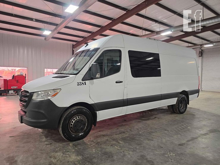 2019-mercedes-benz-sprinter-4500-image-1