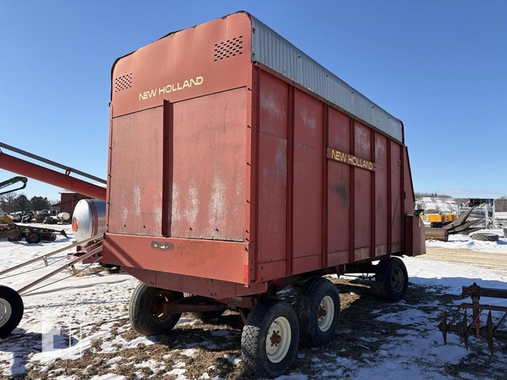 new-holland-816-image-4