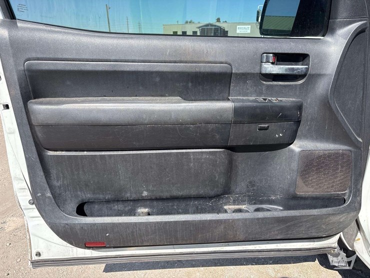 2016-toyota-tacoma-image-11