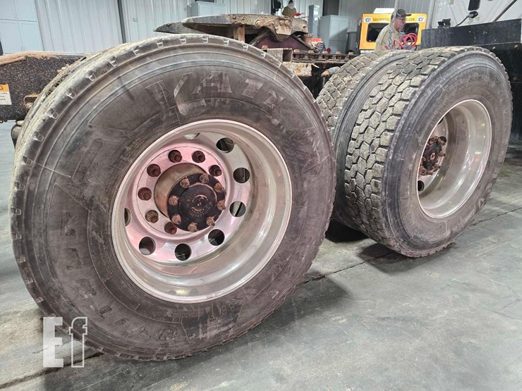 2016-freightliner-cascadia-113-image-23