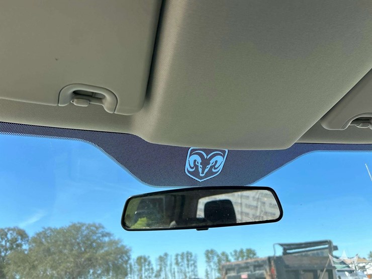 2012-dodge-1500-image-17