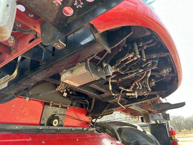 #38416-•-2016-case-axial-flow-8240-prwd-combine-yfg230343-image-54