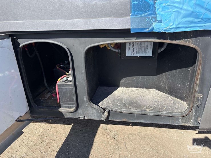 2018-freightliner-thor-venetian-400xcr-a40-41ft.-class-a-motorhome-image-4