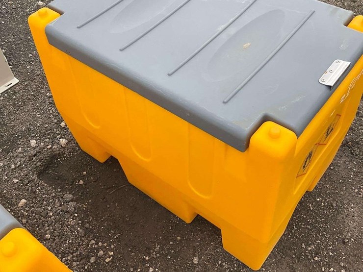 2025-poly-fuel-tank-with-electric-pump-image-3