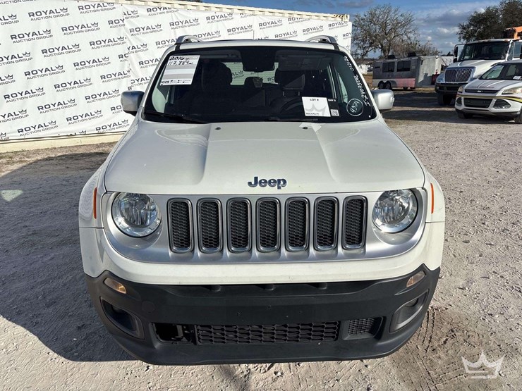 2016-jeep-renegade-image-33