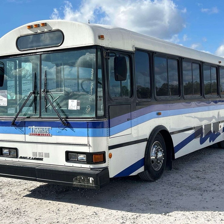 2000 THOMAS SAF-T-LINER