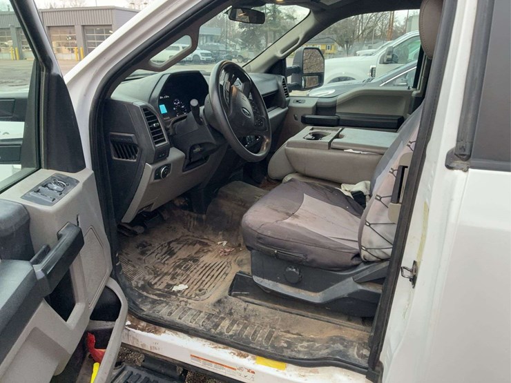 2022-ford-f550-image-26