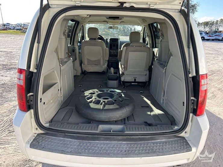 2010-dodge-grand-caravan-image-24