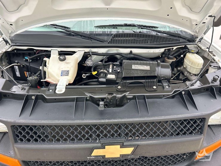 2017-chevrolet-express-12ft-box-van-w/-liftgate-image-7