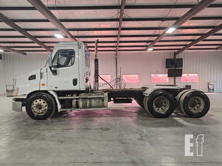 2016-freightliner-cascadia-113-image-5