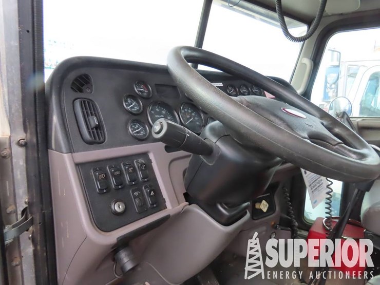 2011-peterbilt-367-image-8