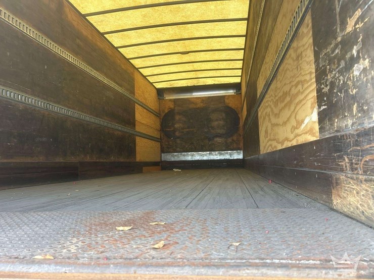 2019-freightliner-m2-106-image-13