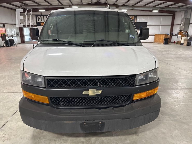 2018-chevrolet-express-2500-image-7