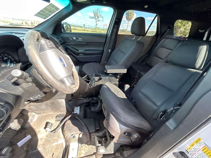 2017-ford-explorer-image-11