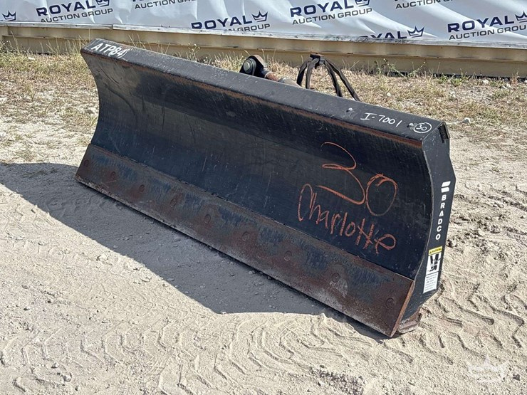 bradco-84in-hydraulic-6-way-dozer-blade-skid-steer-attachment-image-1