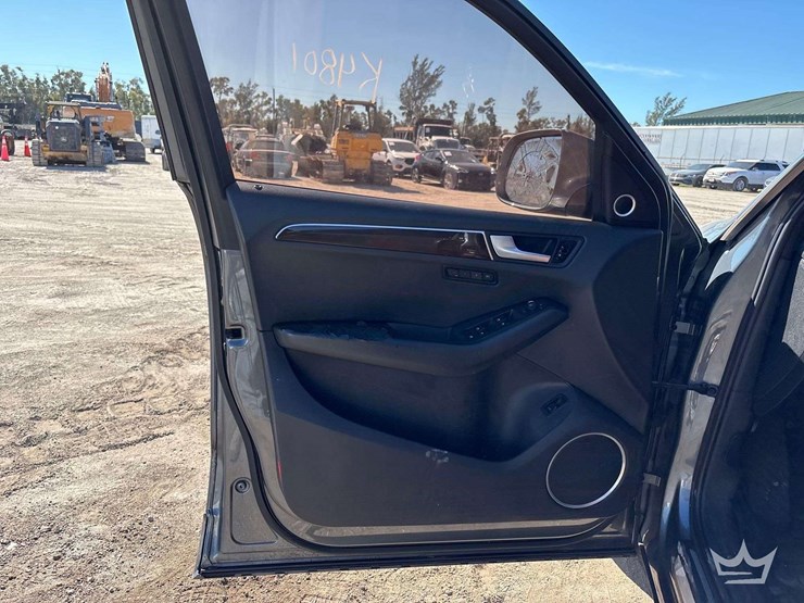 2012-audi-q5-image-11