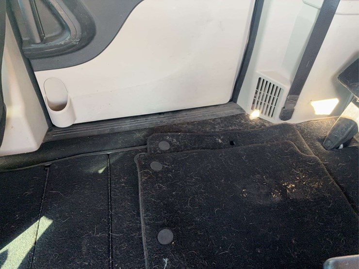 2013-dodge-grand-caravan-se-image-14