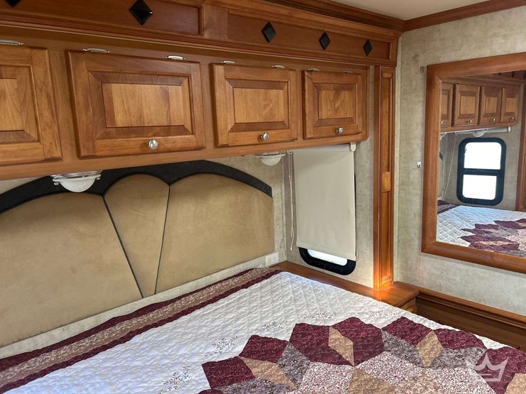 2008-freightliner-allegro-bay-class-a-motorhome-image-18