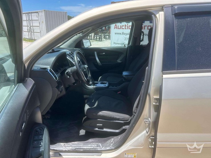 2010-gmc-acadia-image-11