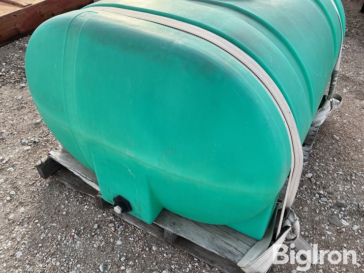 200-gallon-oval-tank-on-pallet-image-12