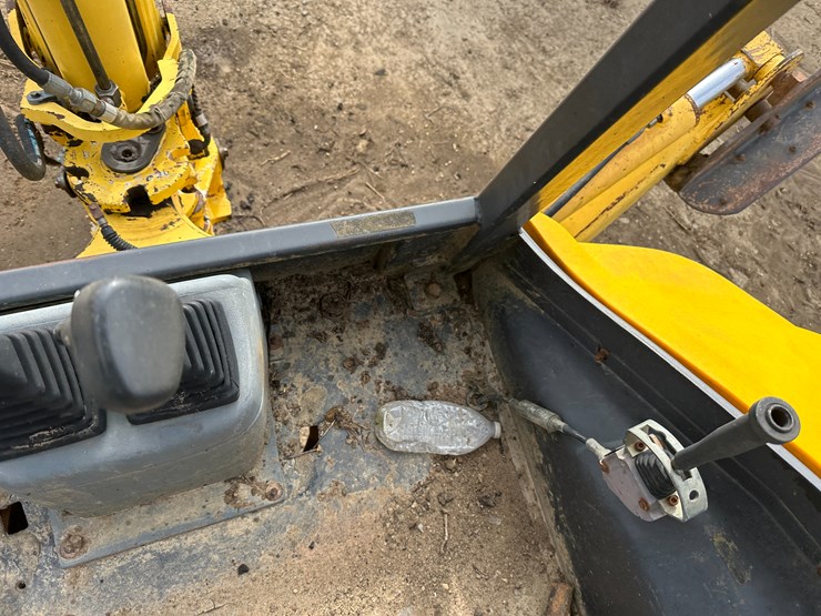 new-holland-lb75b-image-77