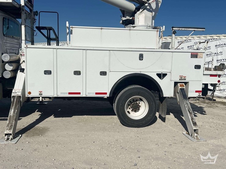 bucket-truck-image-16