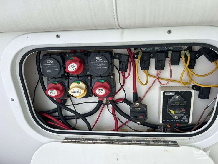 2014-glasstream-360-scx-twin-400r-mercury's-with-triple-axle-aluminum-trailer-image-18