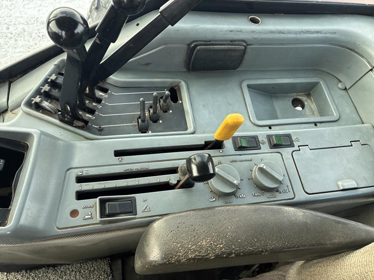 1988-case-ih-7130-image-56