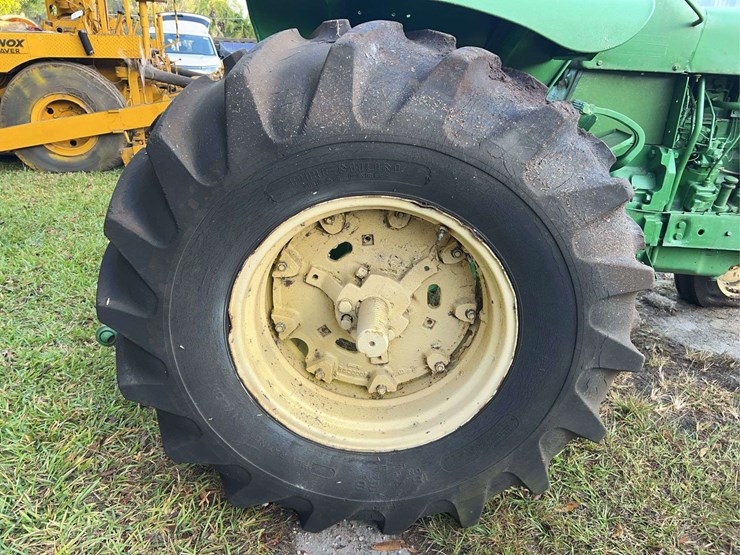 john-deere-3020-image-43