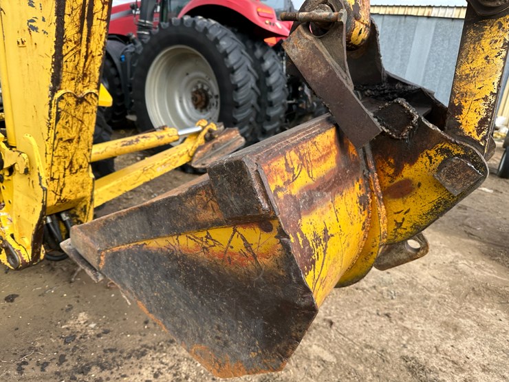 new-holland-lb75b-image-28