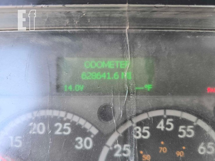 2016-freightliner-cascadia-113-image-13