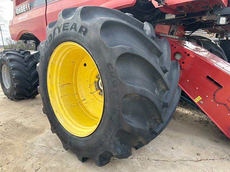 #38416-•-2016-case-axial-flow-8240-prwd-combine-yfg230343-image-9