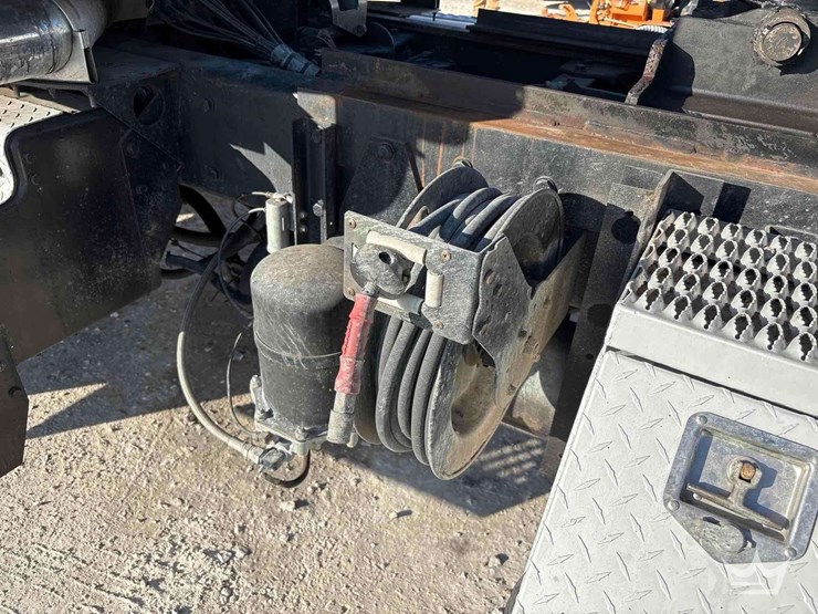 2016-kenworth-t800-image-52