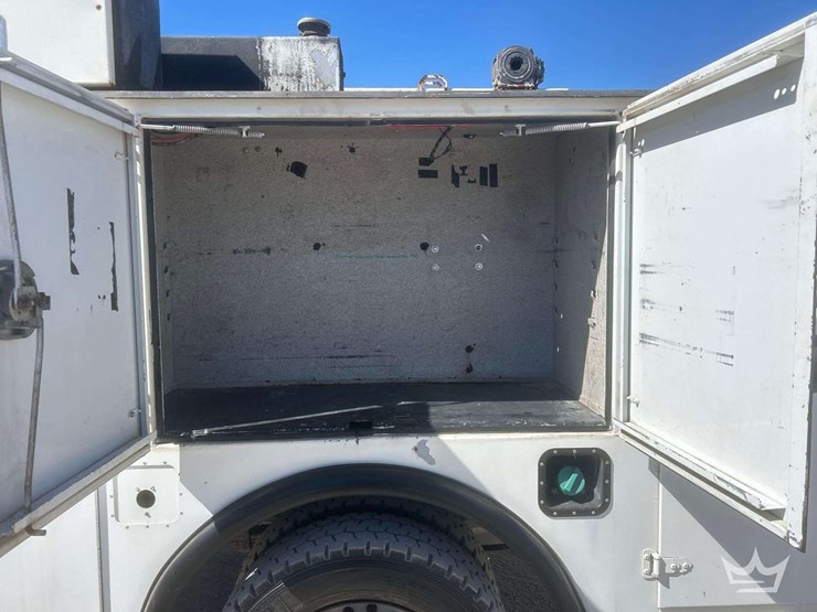 2016-ford-f550-image-18