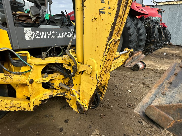 new-holland-lb75b-image-32