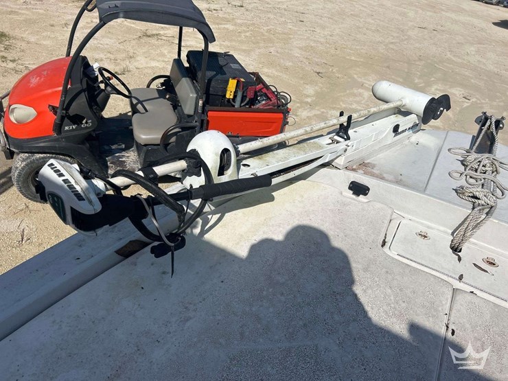 1990-21ft-center-console-fishing-boat-with-t/a-boat-trailer-image-11