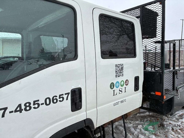 2023-isuzu-npr-image-4