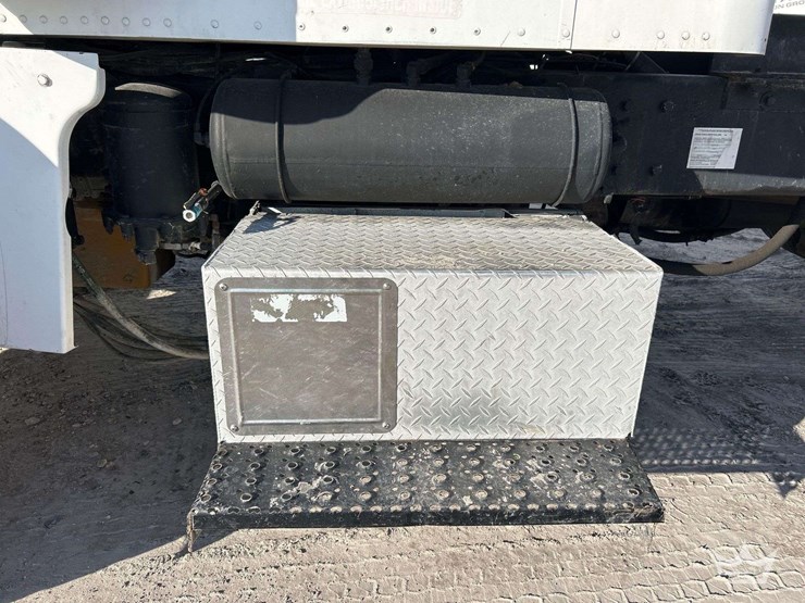 1995-peterbilt-379-image-24