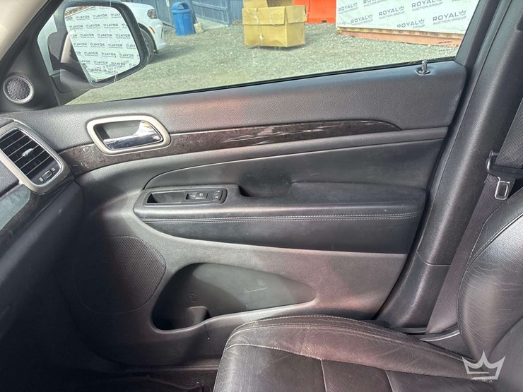 2011-jeep-grand-cherokee-image-14